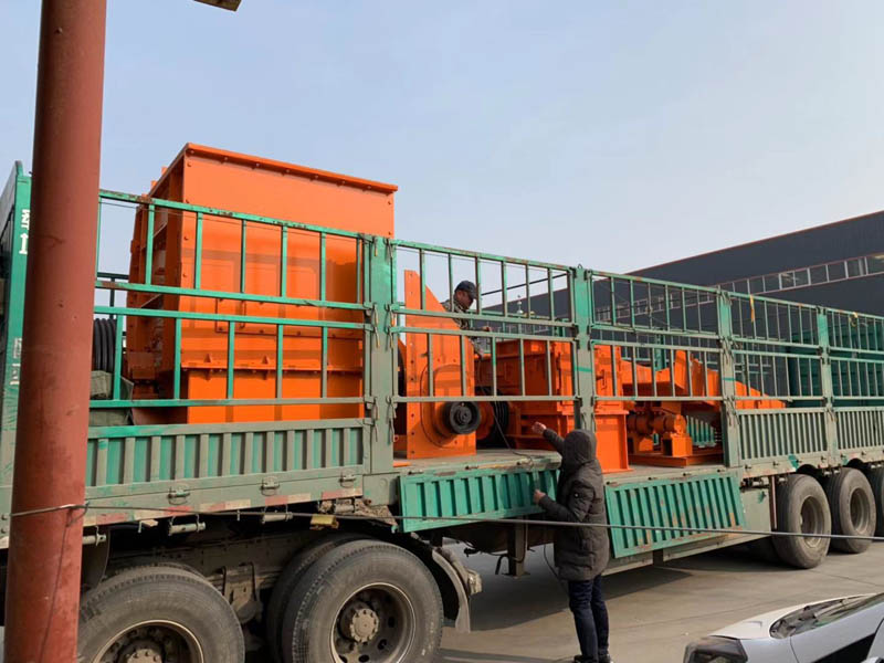 履帶式移動(dòng)破碎站