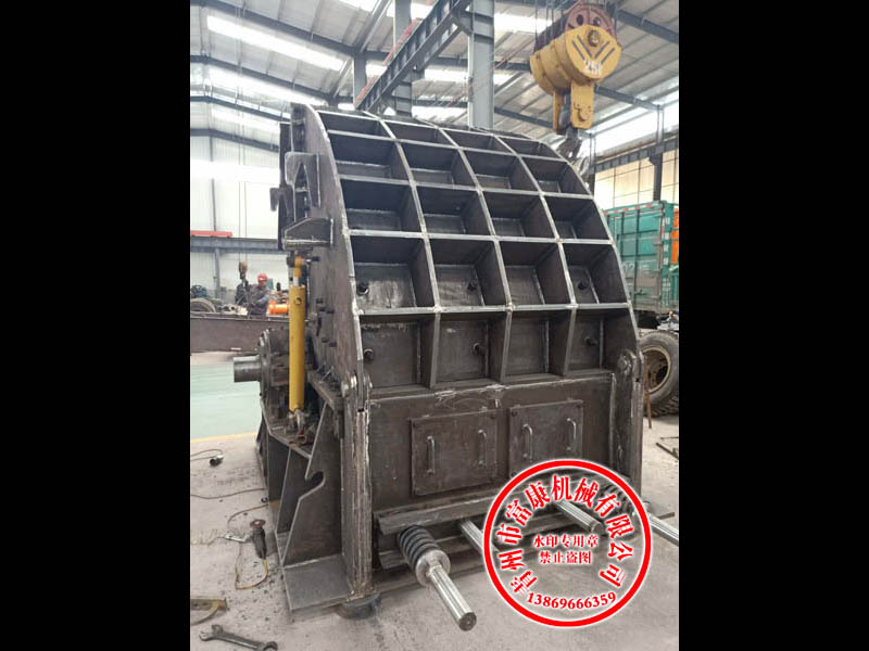 重錘式半移動(dòng)破碎機(jī)廠家